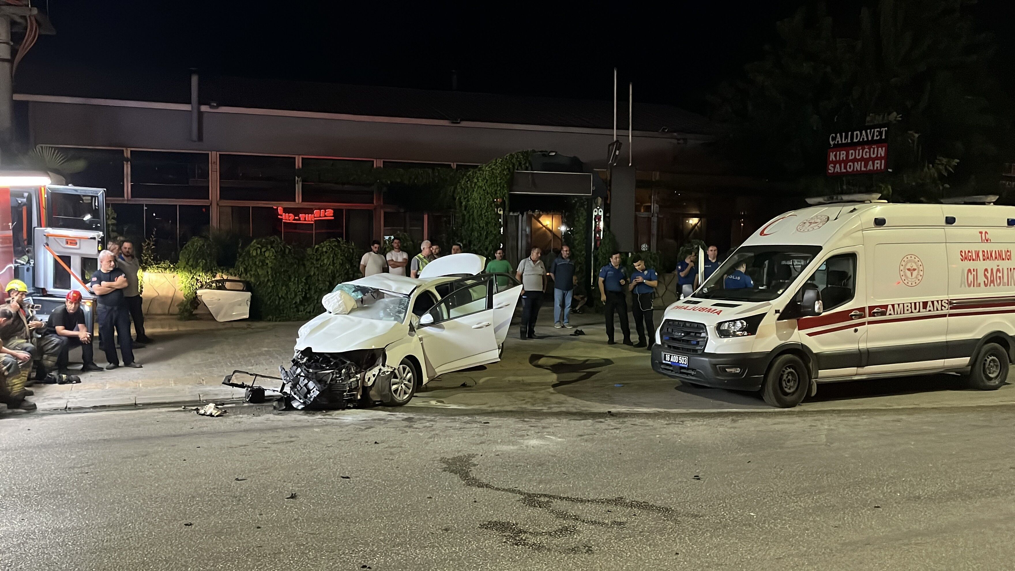 Bursa'da otomobil ile jip çarpıştı: 2 güvenlik görevlisi hayatını kaybetti