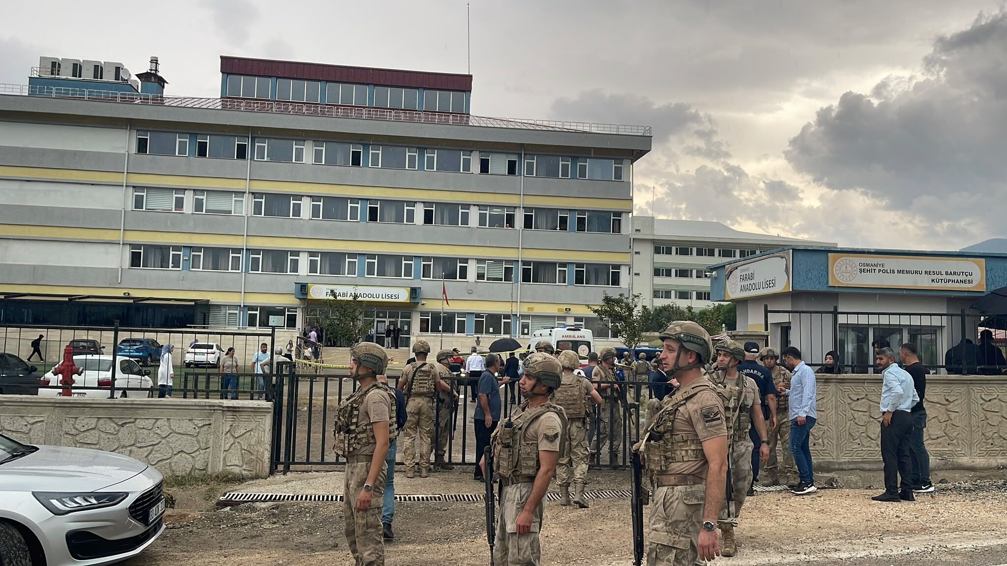 Okulda silahla vurulan öğretmen öldü