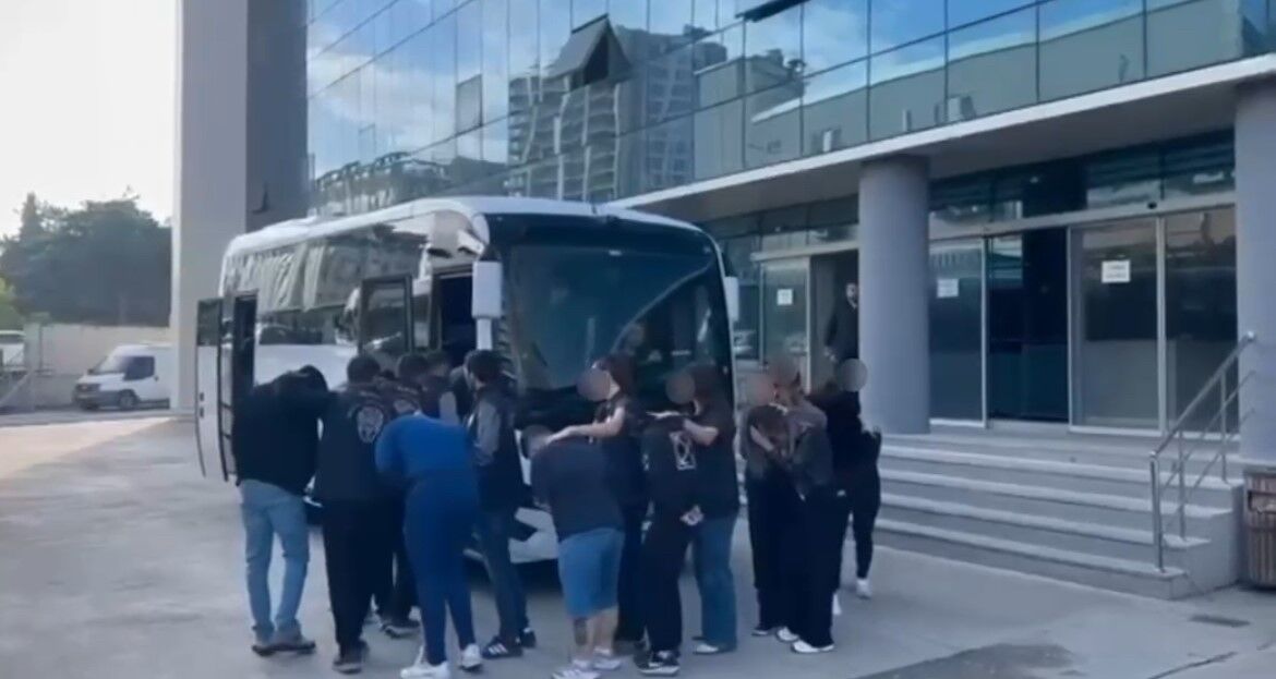 Bursa'da internette kadın kılığına girip evlilik vaadiyle kandırdılar