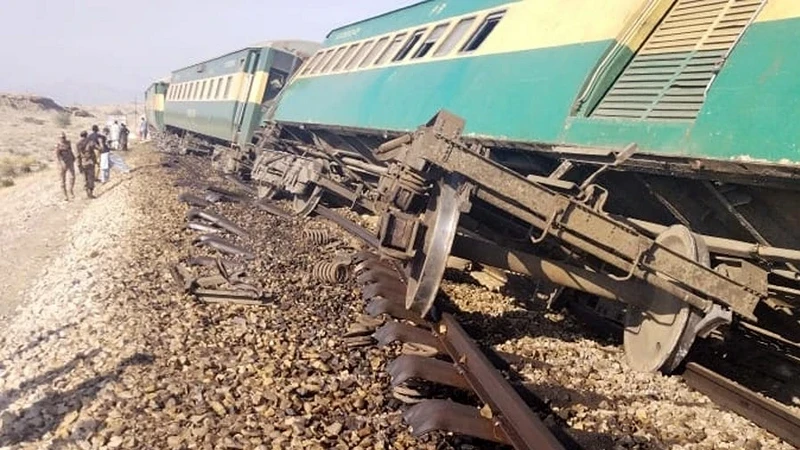 Pakistan'da tren kazası: 6 ölü, 30 yaralı