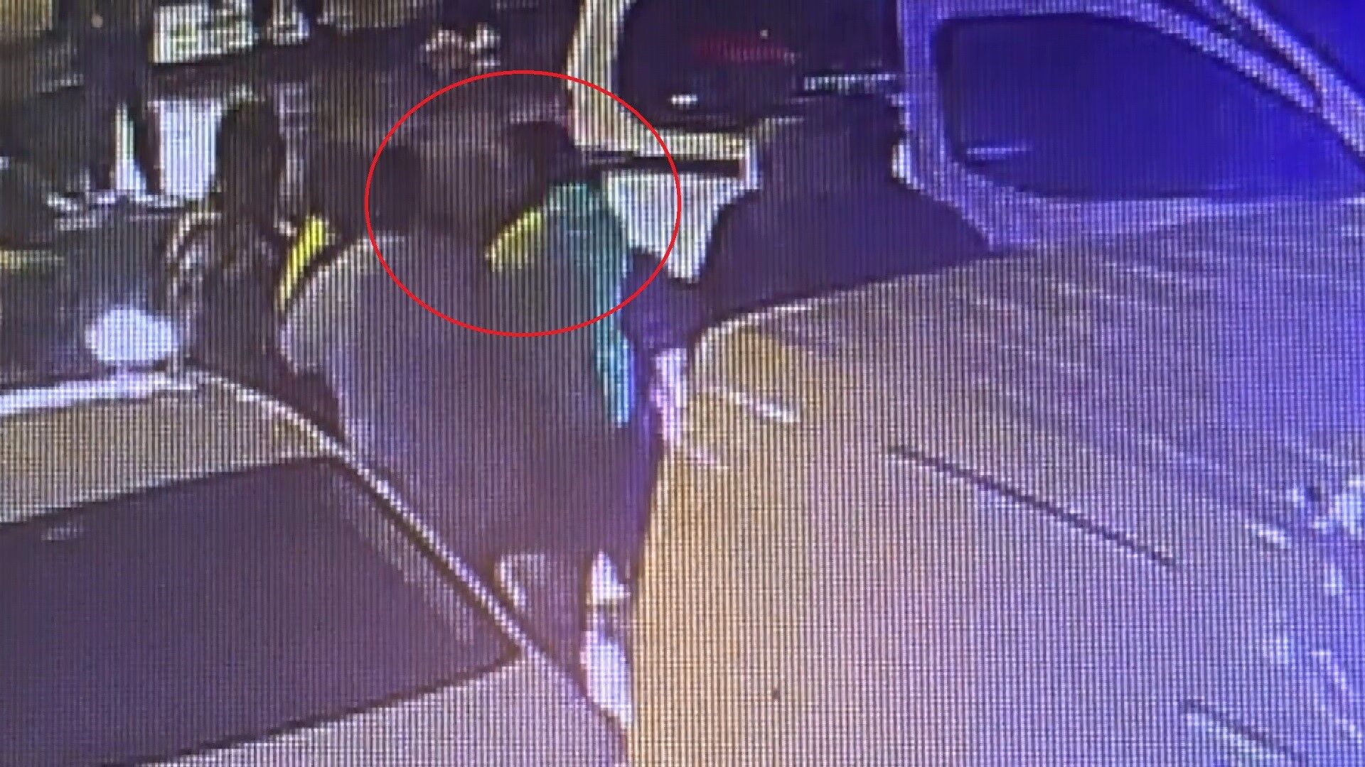 Bursa'da park halindeki araca çarptı, polise kafa attı