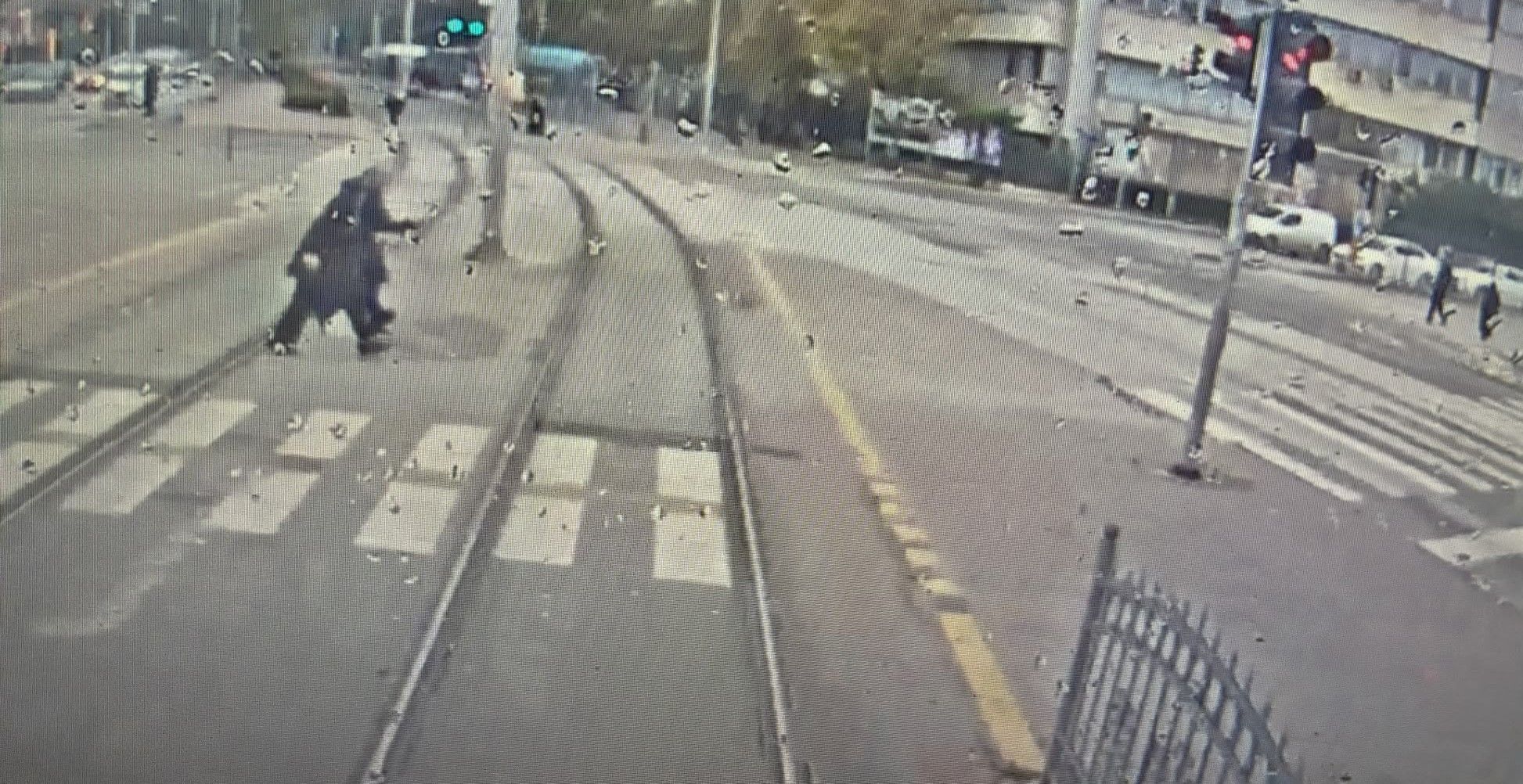 A W819482 05