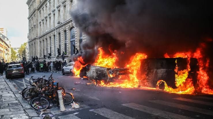 Paris savaş alanına döndü